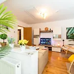 Central Green Apartment - By Open House
