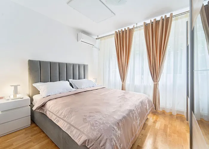 Central Green Apartment - By Open House